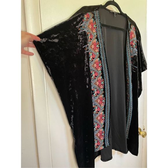 Andrée by Unit Boho Velvet Embroidered Kimono Cardigan in Black - Size m/l - Picture 5 of 13